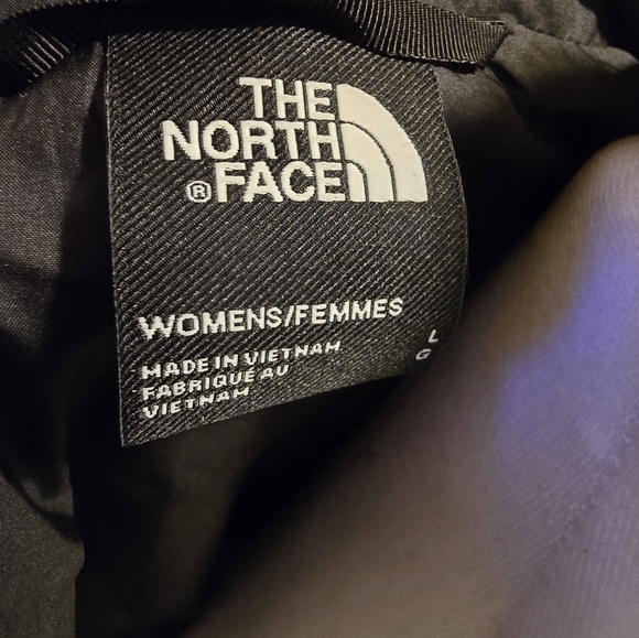 The North Face Women's Black Puffer Jacket - Picture 4 of 4
